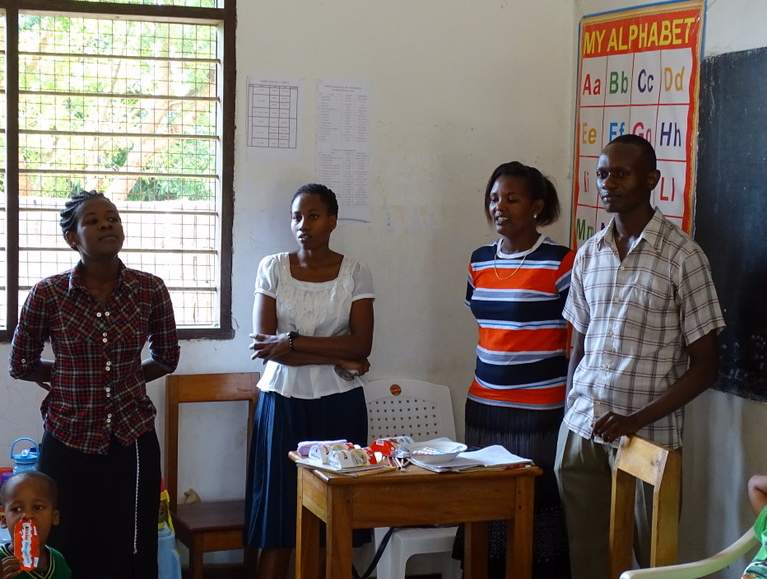 Lehrpersonal an der Schule von Karibu Mtoto